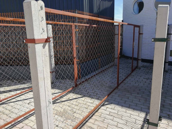 Kerítés, kapu, nagykapu, kiskapu, vadháló, drótfonat, drótháló